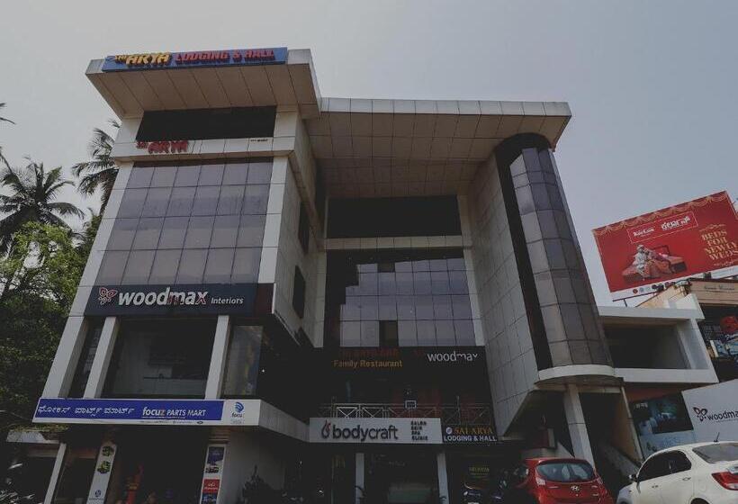 호텔 Capital O Sai Arya Residency