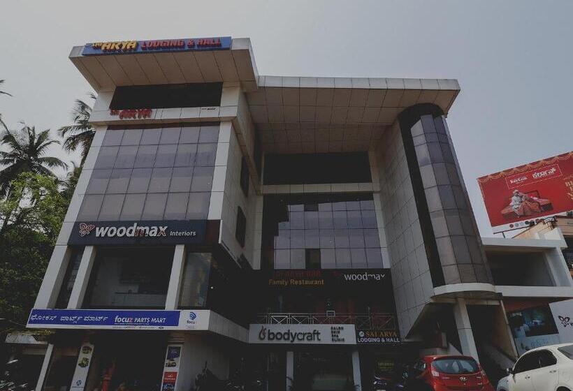 호텔 Capital O Sai Arya Residency