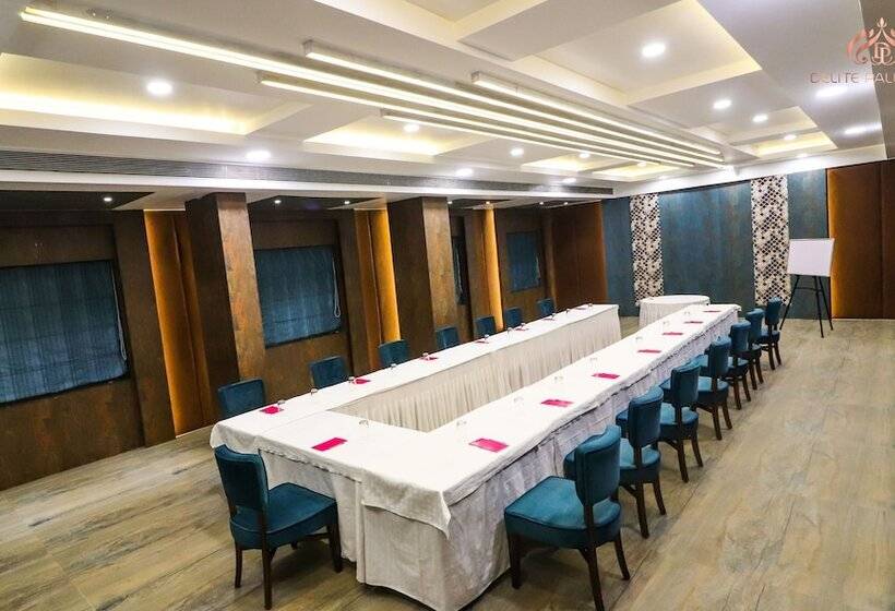 Отель Delite Palladium