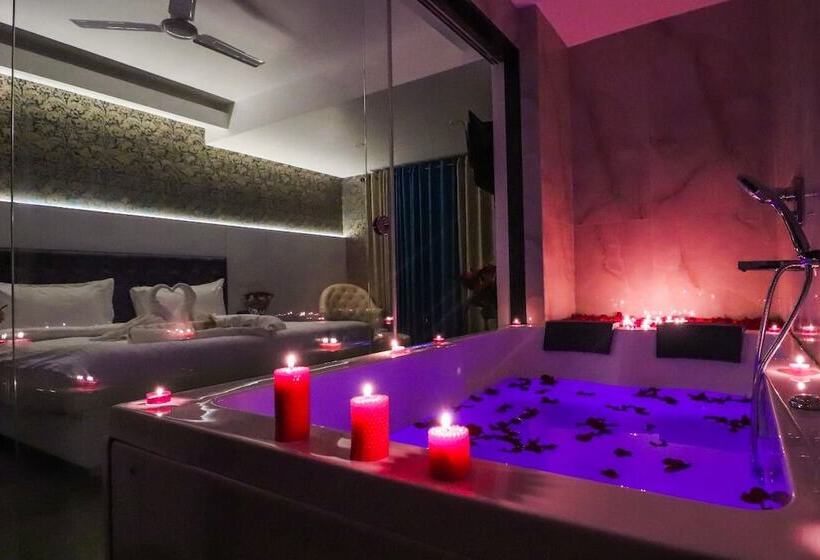 Отель Delite Palladium