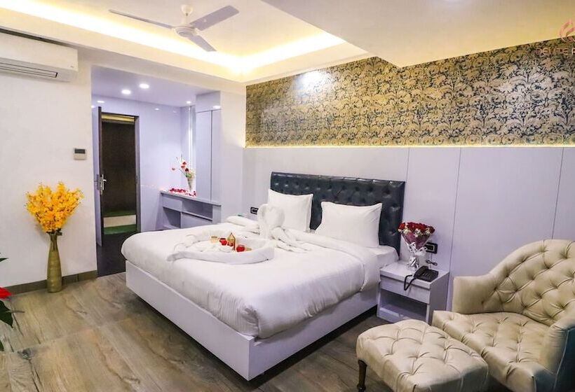 Отель Delite Palladium