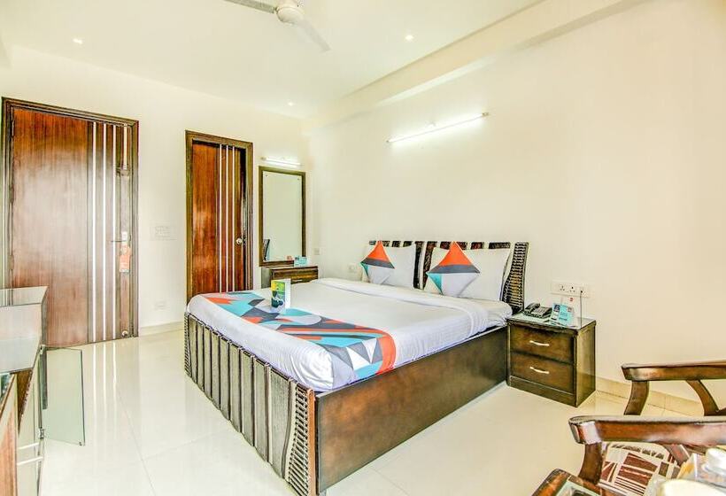 בית מלון כפרי Fabexpress Hemkunt Residency Noida