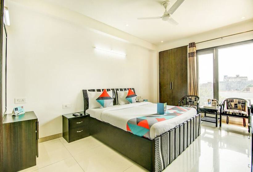 בית מלון כפרי Fabexpress Hemkunt Residency Noida