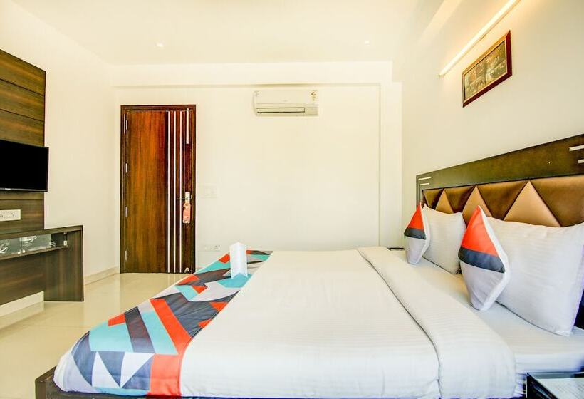 בית מלון כפרי Fabexpress Hemkunt Residency Noida