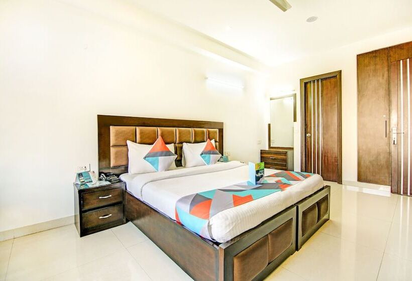 בית מלון כפרי Fabexpress Hemkunt Residency Noida