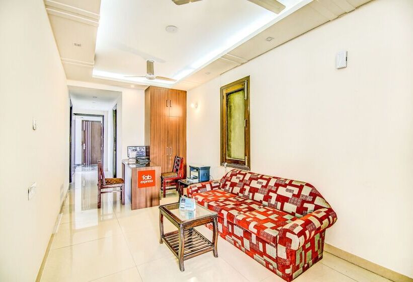 בית מלון כפרי Fabexpress Hemkunt Residency Noida