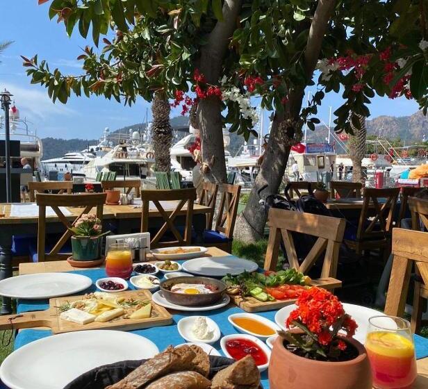 ホテル Gocek Unlu