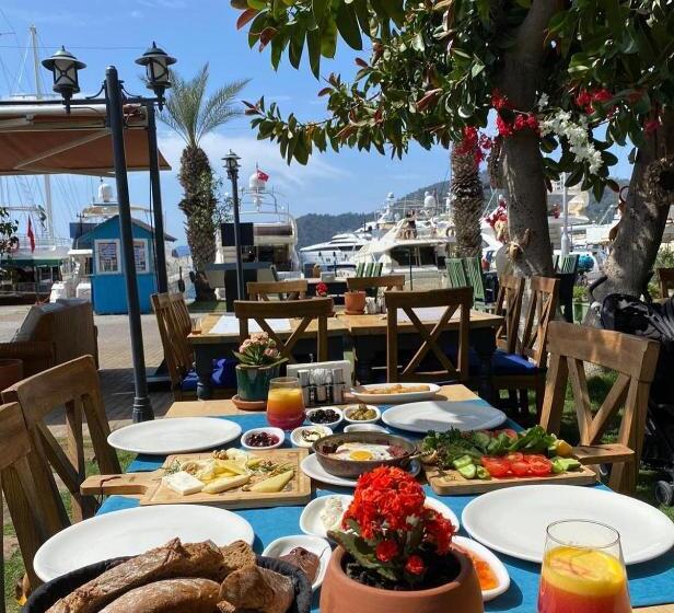 ホテル Gocek Unlu