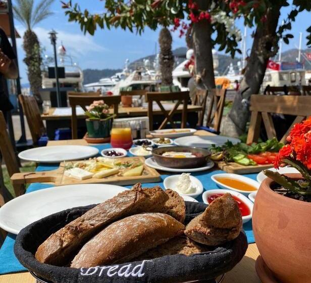 ホテル Gocek Unlu