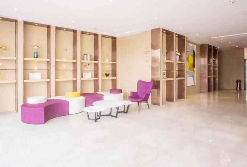 Lavande Hotels Guangzhou Baiyun Avenue North Metro Station