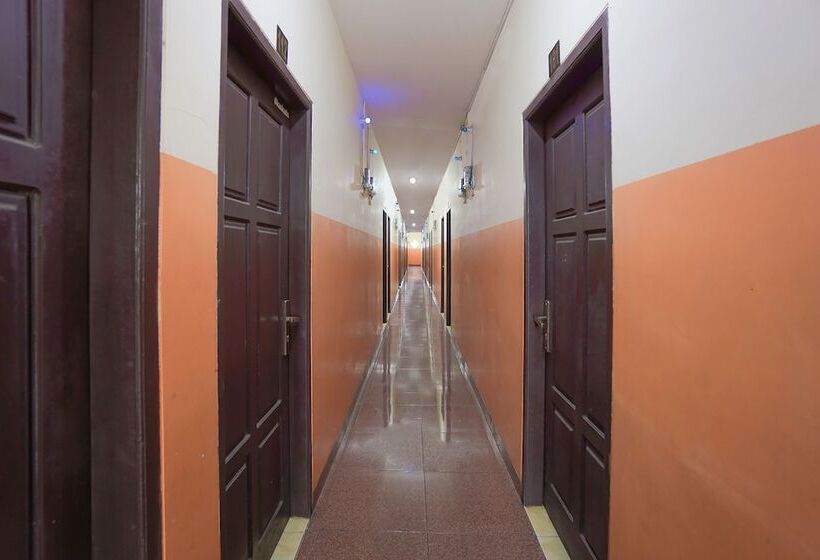 בית מלון כפרי Oyo 2639 Oxy Townhouse