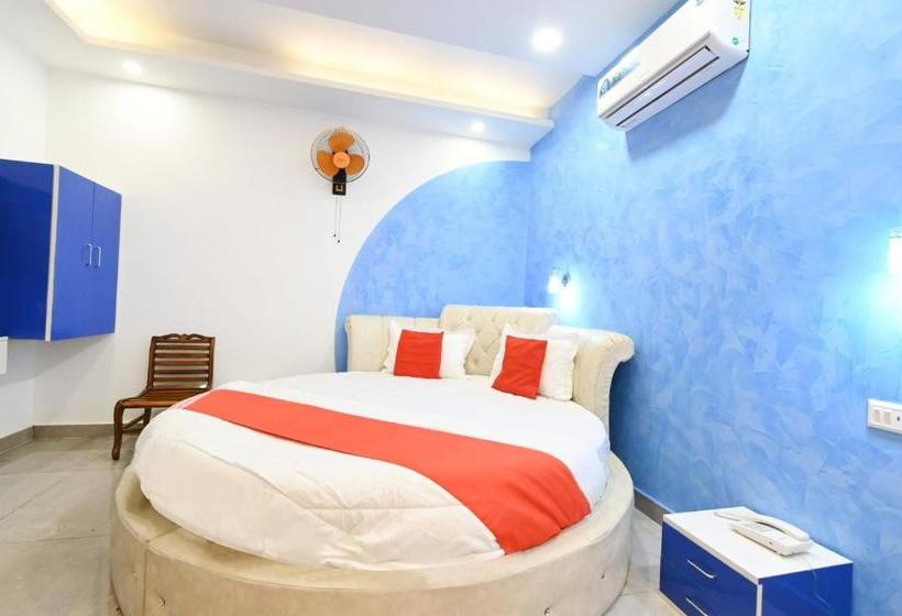 호텔 Oyo 63109 Royal King