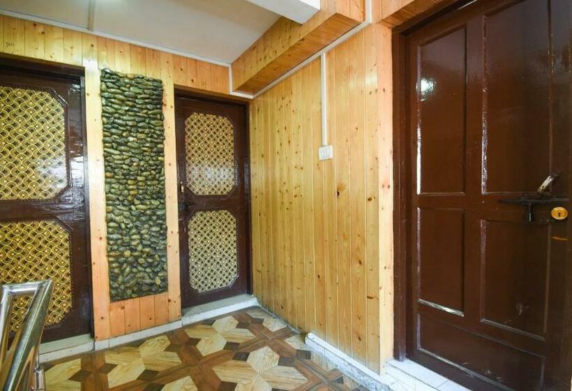 호텔 Oyo 63738  Akash Palace