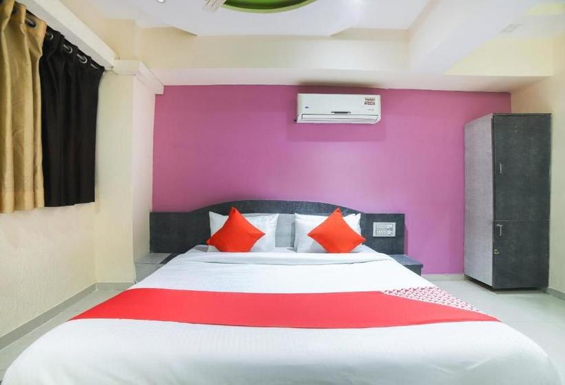 호텔 Oyo 70175 Green Palace