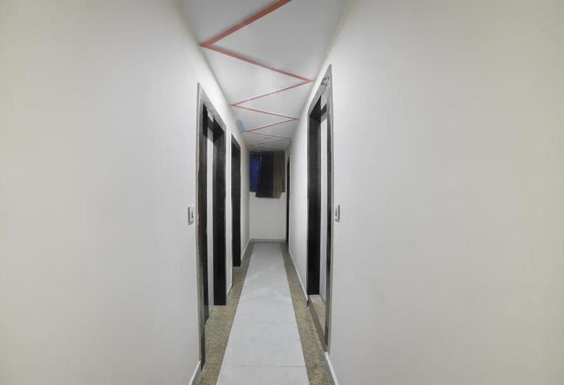 ホテル Oyo 70175 Green Palace