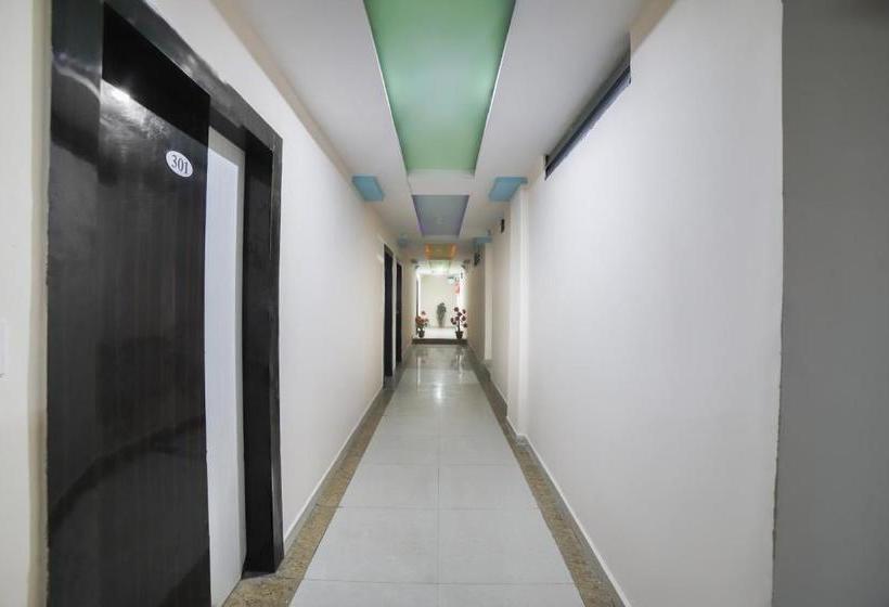 ホテル Oyo 70175 Green Palace