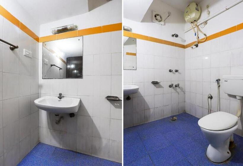 בית מלון כפרי Oyo 70693 Mohan Service Apartment