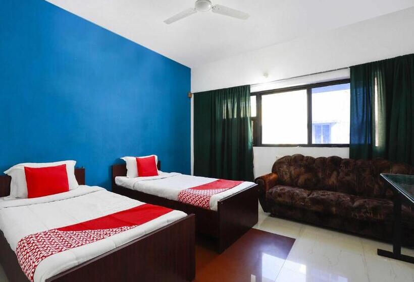 בית מלון כפרי Oyo 70693 Mohan Service Apartment