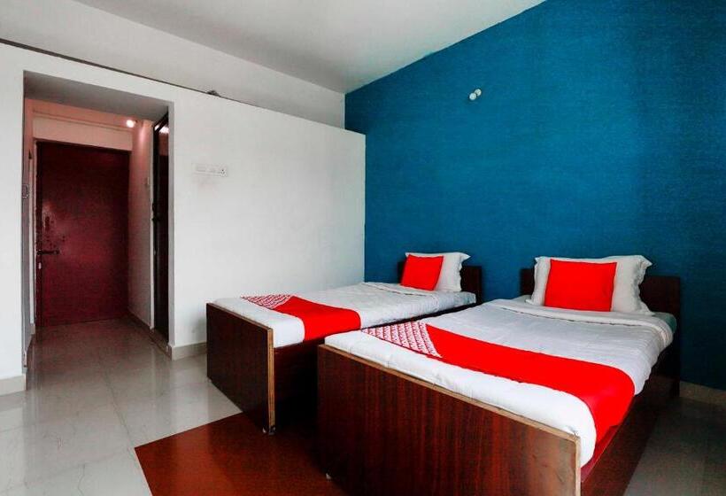 בית מלון כפרי Oyo 70693 Mohan Service Apartment