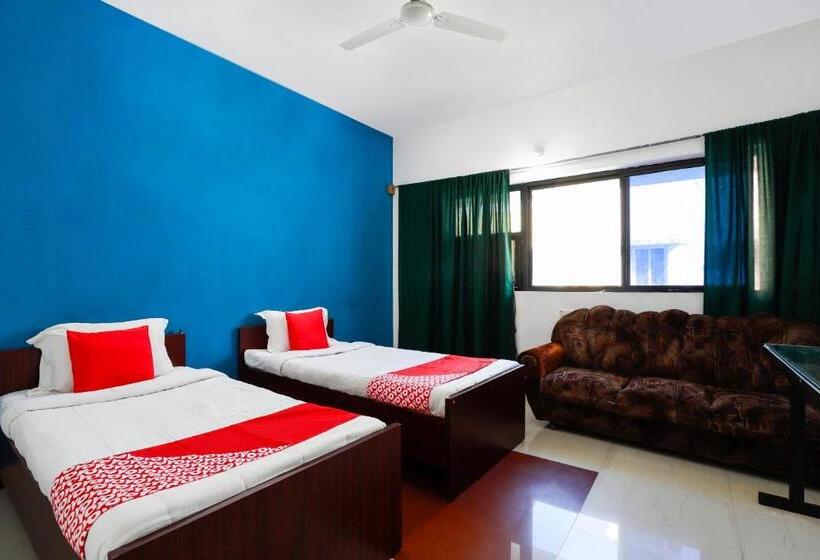 בית מלון כפרי Oyo 70693 Mohan Service Apartment