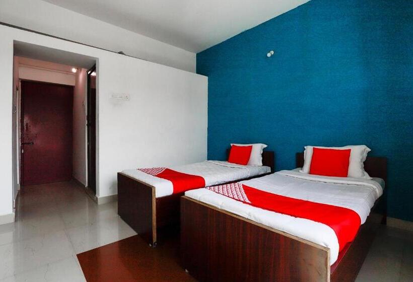 בית מלון כפרי Oyo 70693 Mohan Service Apartment