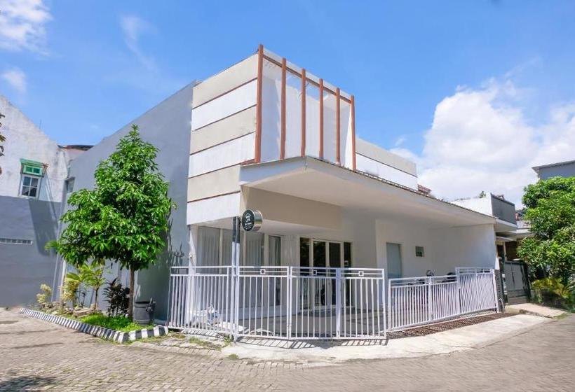 Отель Oyo Life 3237 J250 Ladies Boarding House