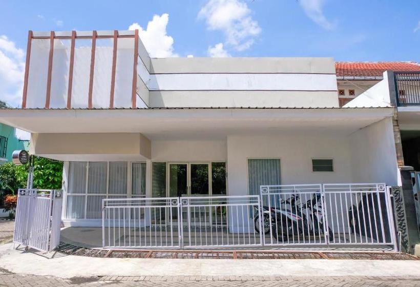 Отель Oyo Life 3237 J250 Ladies Boarding House