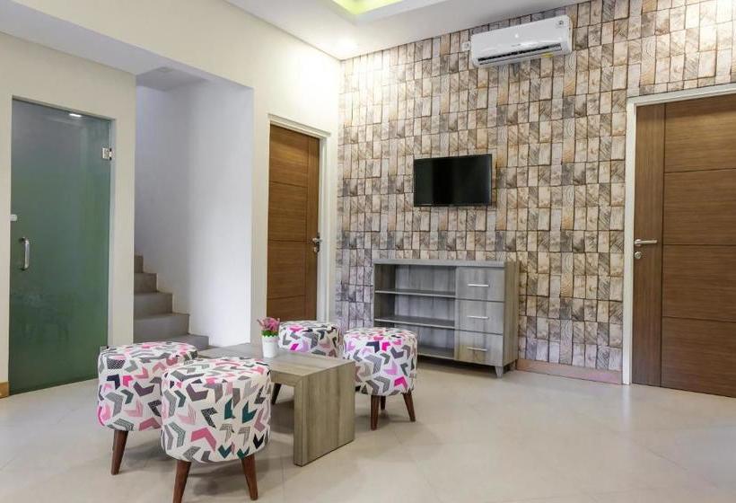 Отель Oyo Life 3237 J250 Ladies Boarding House