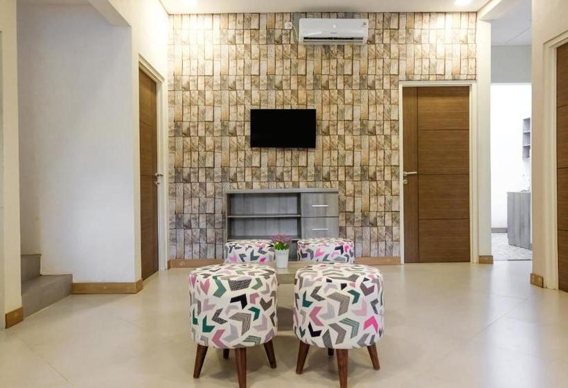 Отель Oyo Life 3237 J250 Ladies Boarding House