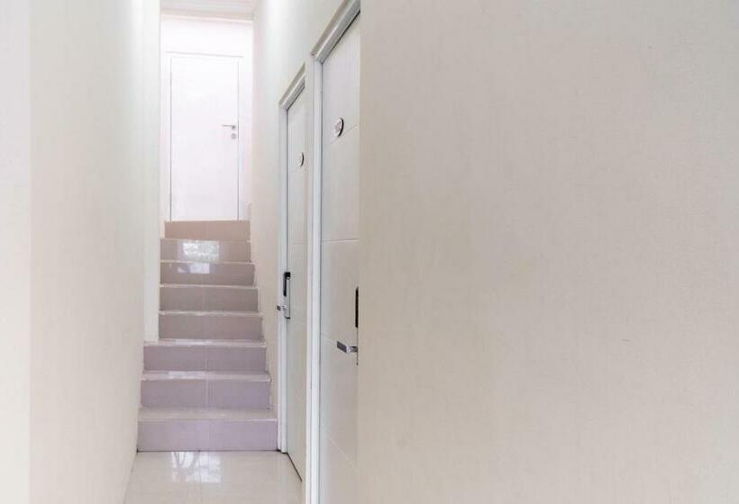 酒店 Reddoorz @ Garden Boulevard Citra Raya Tangerang