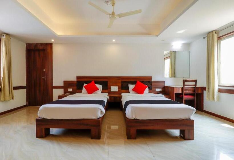 호텔 Capital O Sai Arya Residency