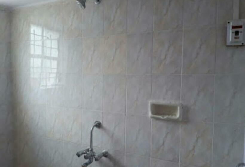 בית מלון כפרי Vamoose Laxmi Hill Resort