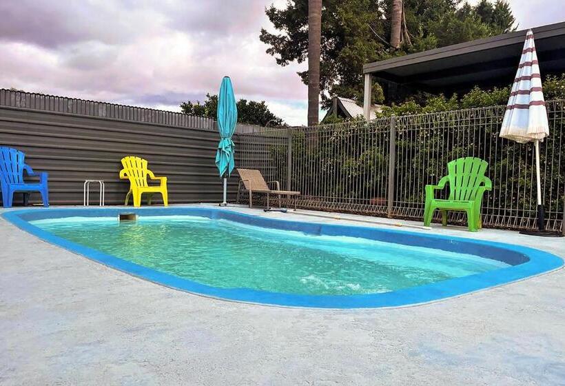 מוטל Country Roads Motor Inn