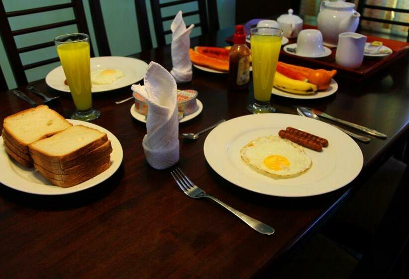 Пансион Rri Luxury Homestay