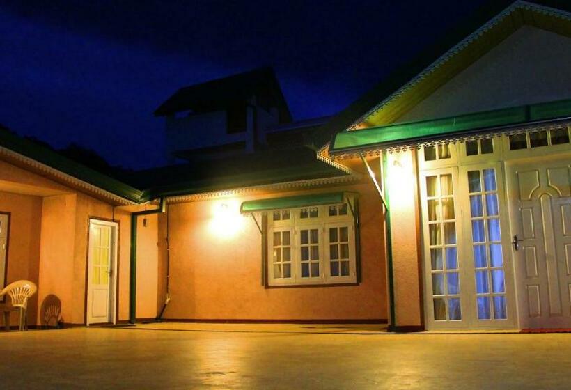 Пансион Rri Luxury Homestay