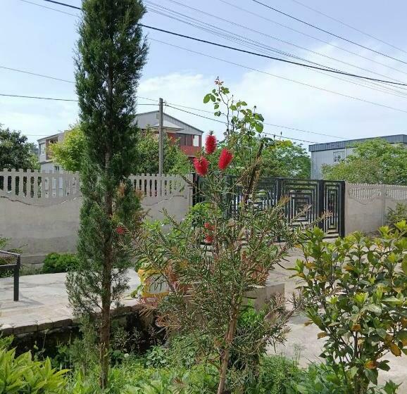 پانسیون Natia Guest House