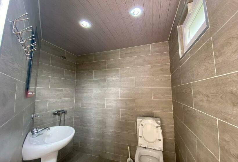 پانسیون Natia Guest House