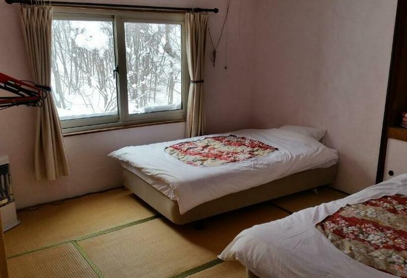 ペンション Niseko Higashiyama Guest House