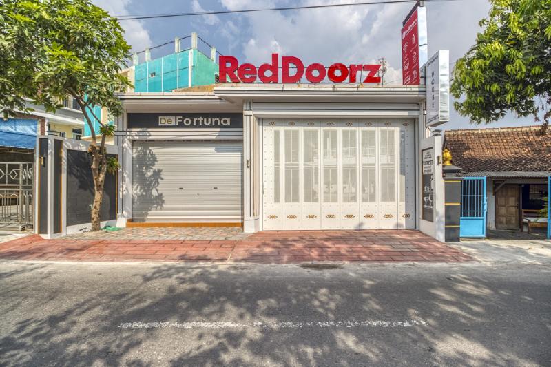 膳宿费 Reddoorz Plus Near Gembira Loka Zoo 2