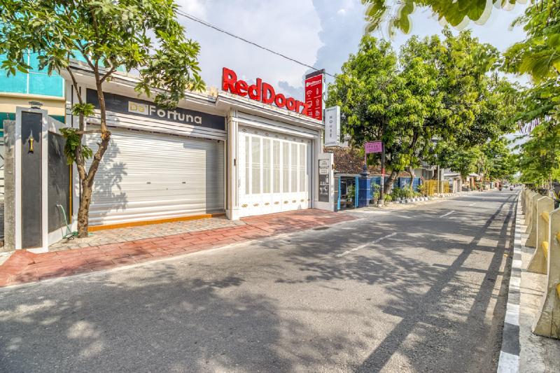 膳宿费 Reddoorz Plus Near Gembira Loka Zoo 2