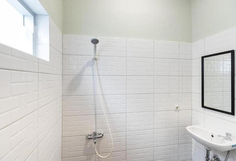 펜션 Reddoorz Plus Near Rs Usu Medan 2