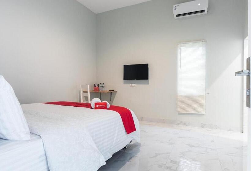 펜션 Reddoorz Plus Near Rs Usu Medan 2