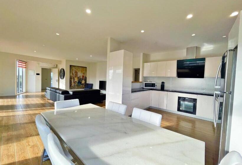 Phillip Island Towers