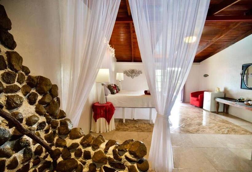 Toucan Lane Hotel And Restaurant