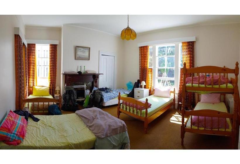 هاستل Honeysuckle House