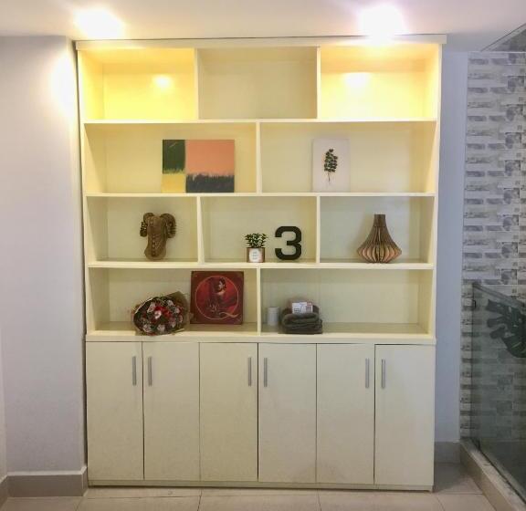 تختخواب و صبحانه 1993’s House