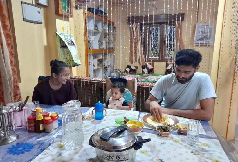 مبيت وإفطار Abhi's Homestay