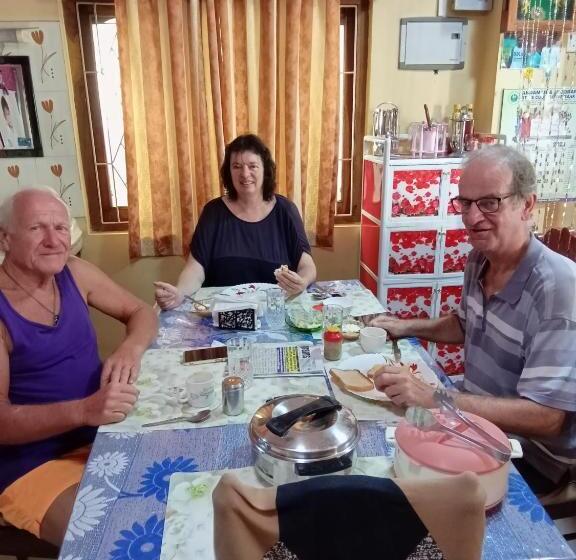 مبيت وإفطار Abhi's Homestay