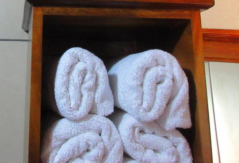 Nafre House B&b Monteverde