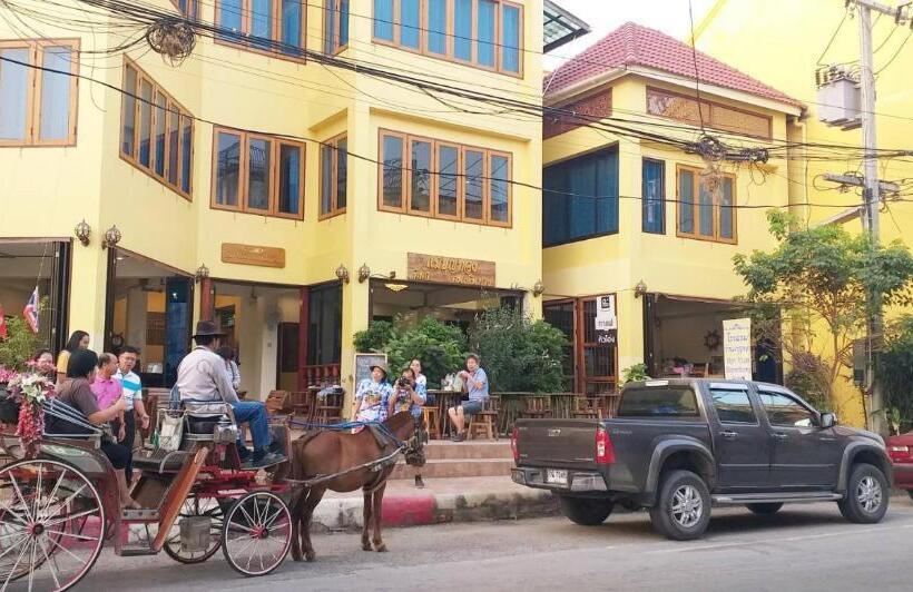 호텔 Ban Mae Boonthong